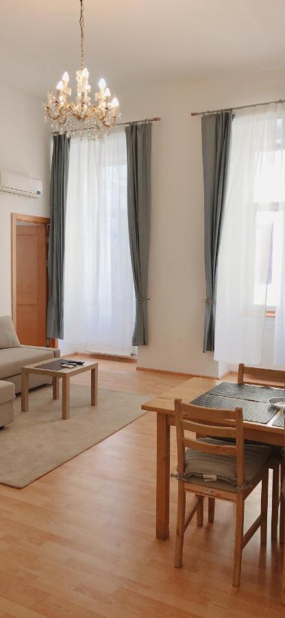 W&b Elegant Near The Zsinagogak Appartement *