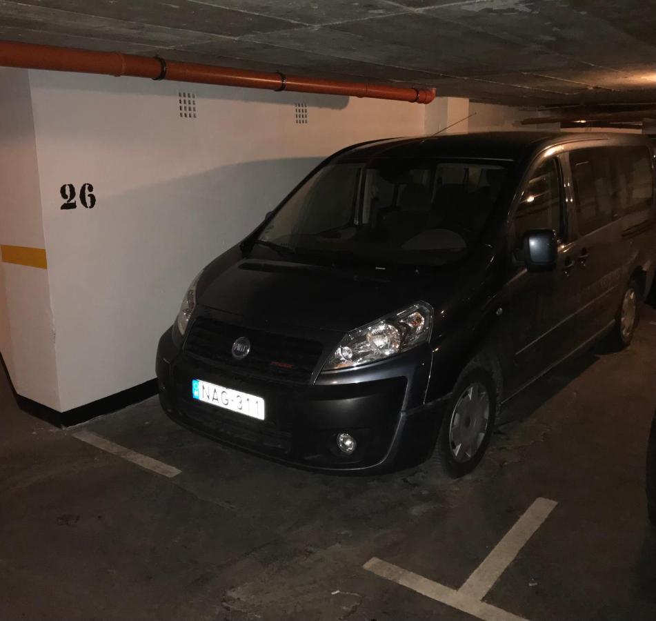 Bright, Spacious 3 Bedroom, Garage *