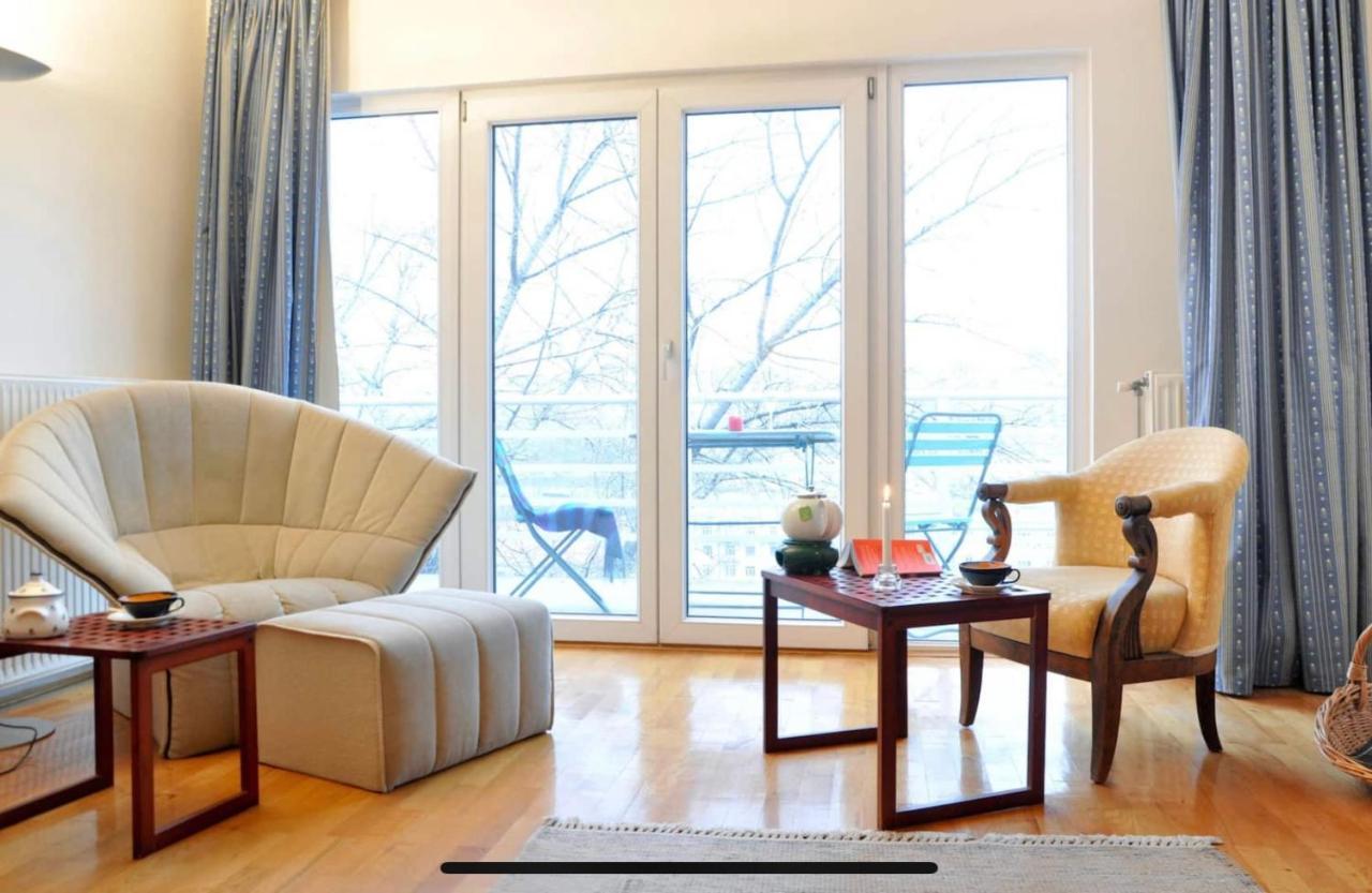 Luxury With Balcony View On Caslte