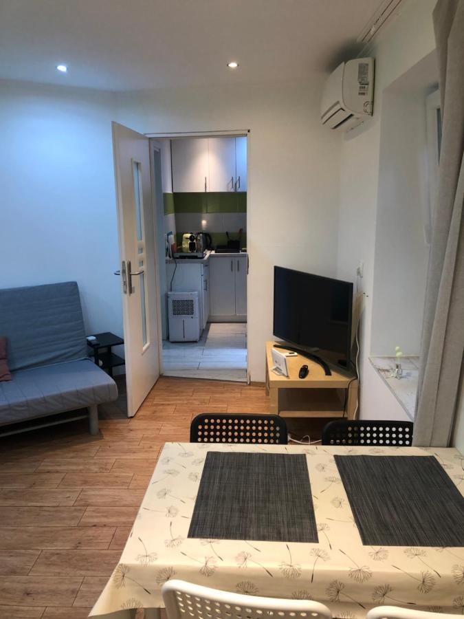 Kert Kapcsolatos Lakás Privát Parkolóval *