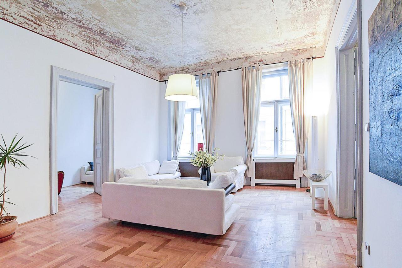 Beautiful 3 Bedroom In 7th District *