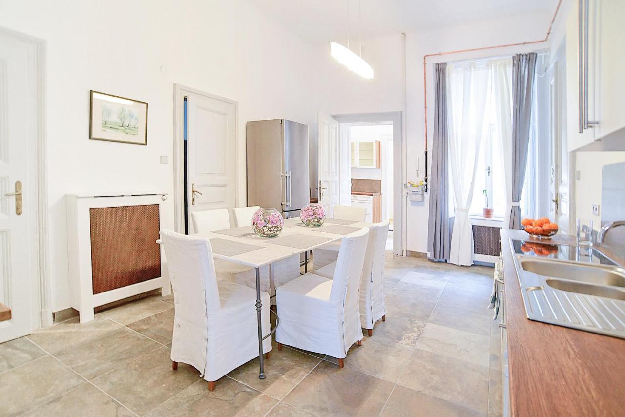 Beautiful 3 Bedroom In 7th District Budapest