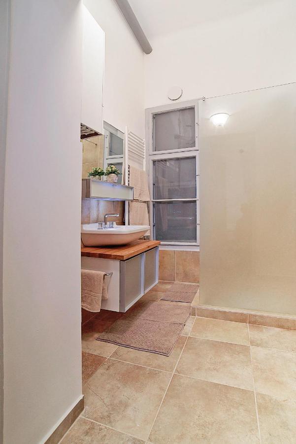 Apartamento Beautiful 3 Bedroom In 7th District Budapest