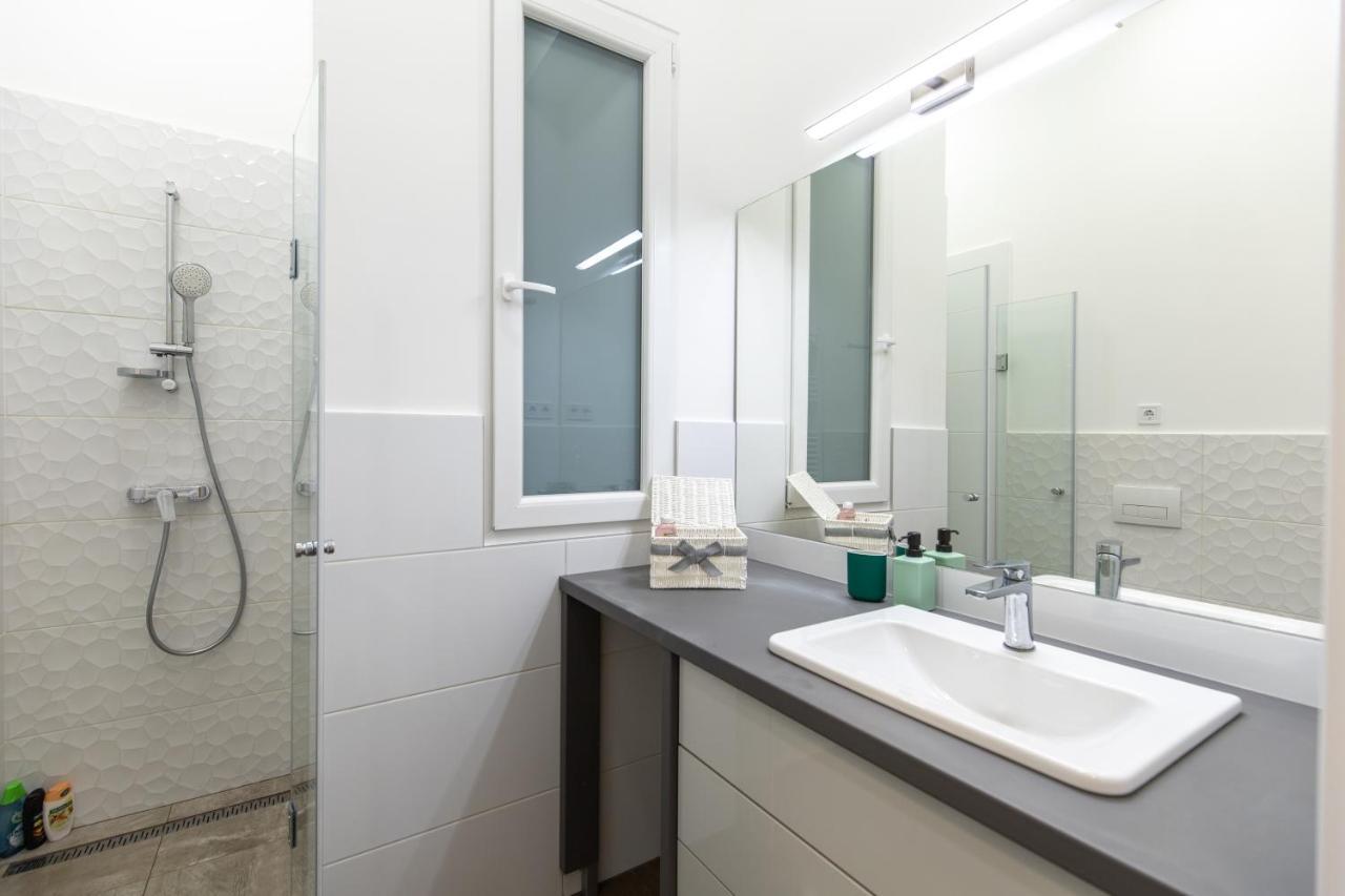 A37 Awesome Apartment