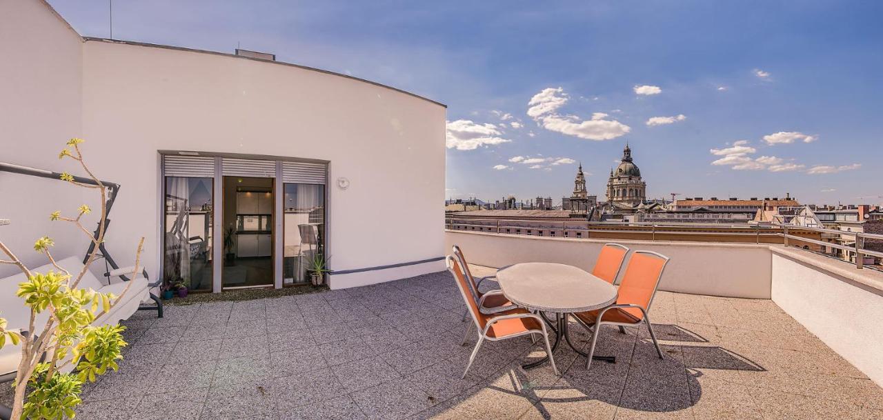 With Private 90 Sqm Rooftop, Free Parking And Air Condition *