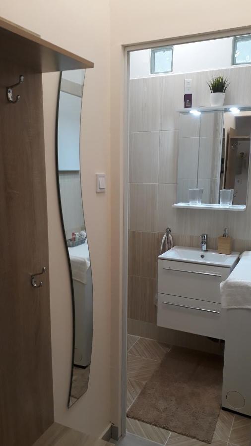 Lägenhet Vilagos, Kellemes Lakas, Jo Koezlekedessel Budapest