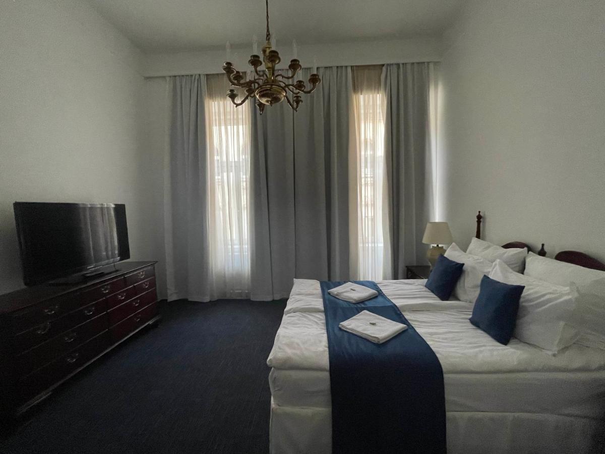 Opera16 Guestrooms *