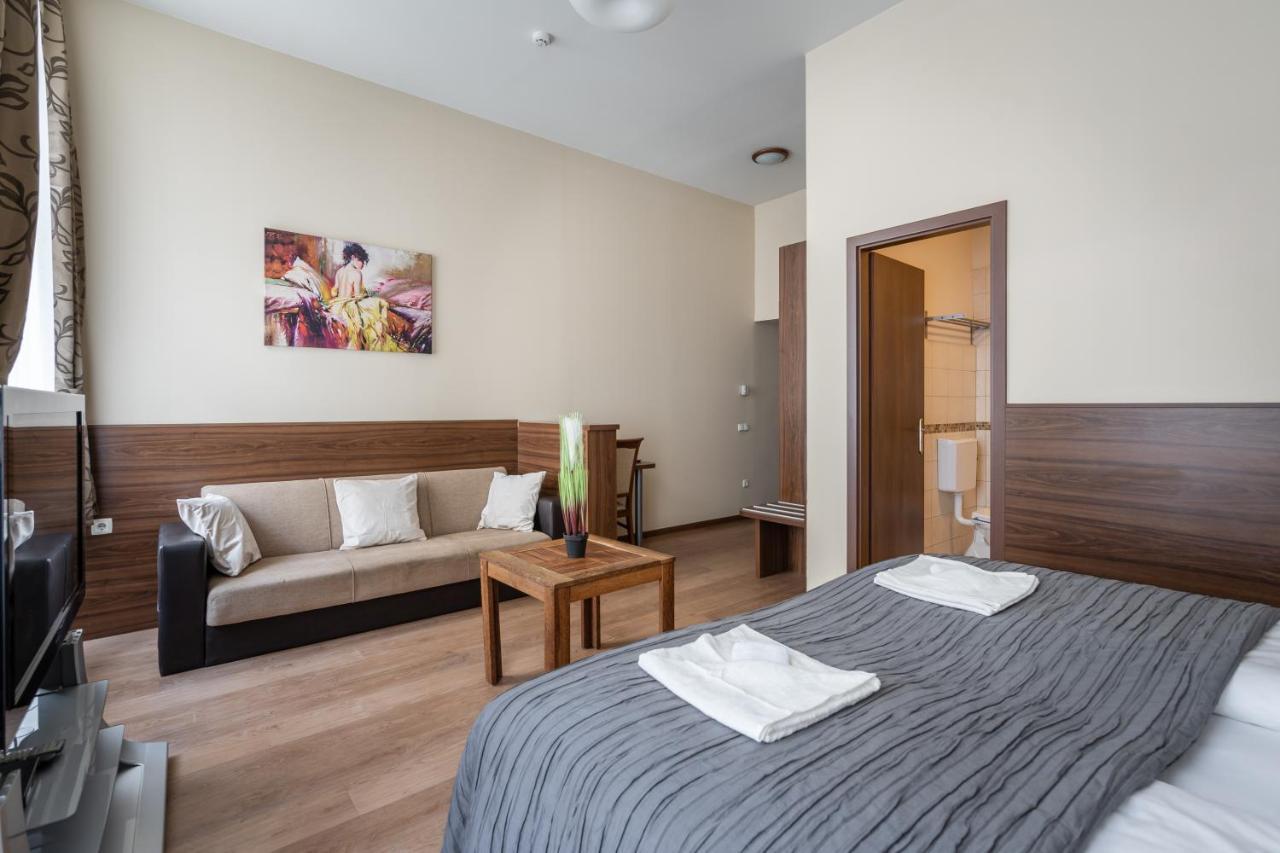 Hotel Elit Boutique Rooms- Location by bqa *