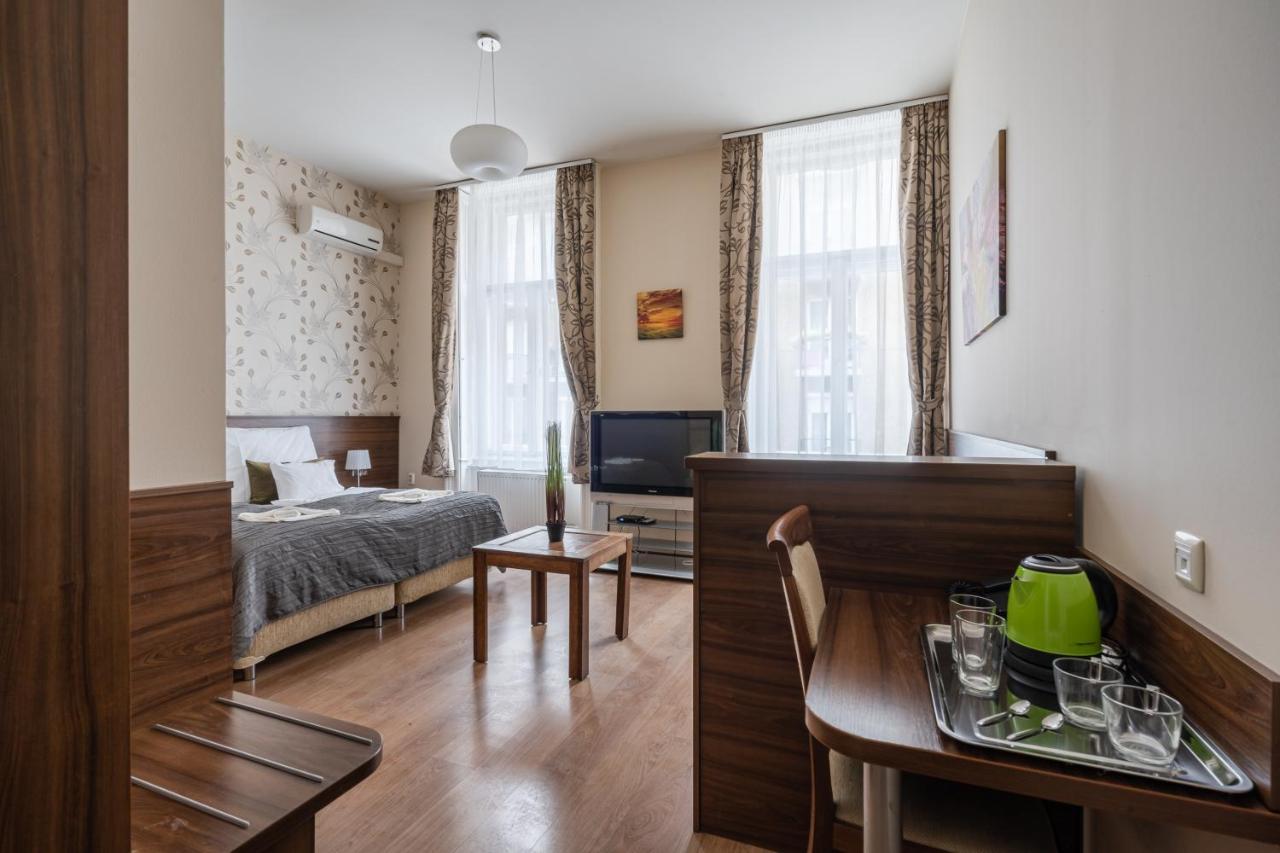 Hotel Elit Boutique Rooms- Location by bqa *