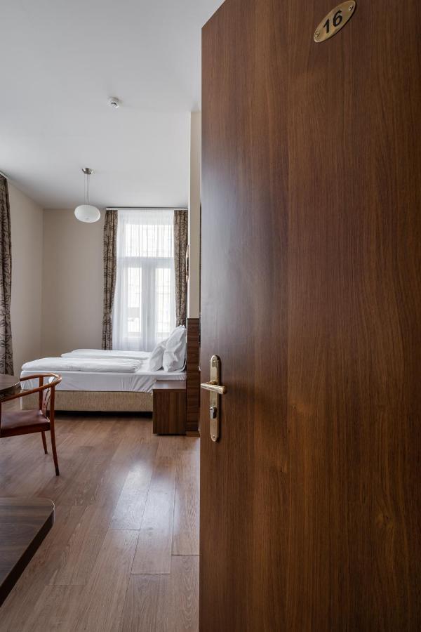 Hotel Elit Boutique Rooms- Location by bqa