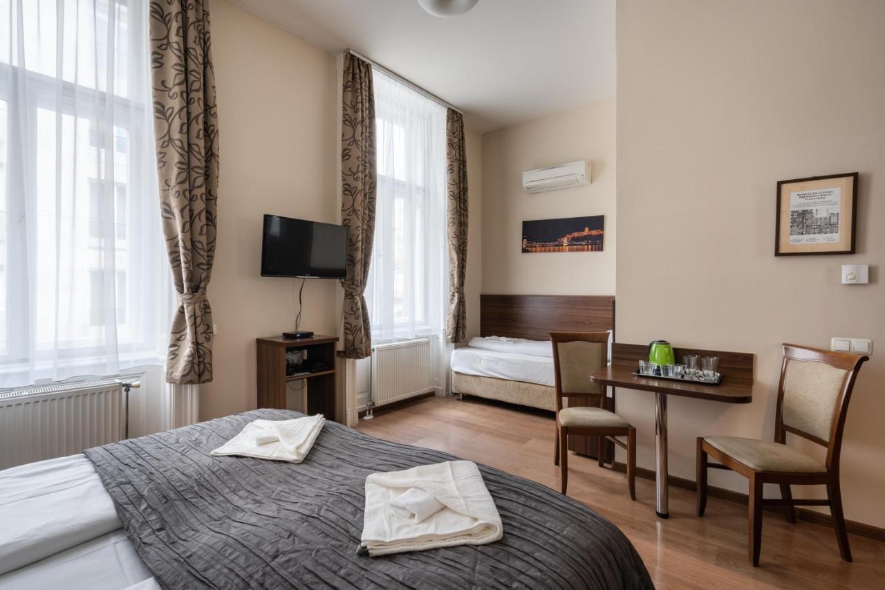 Hotel Elit Boutique Rooms- Location by bqa *