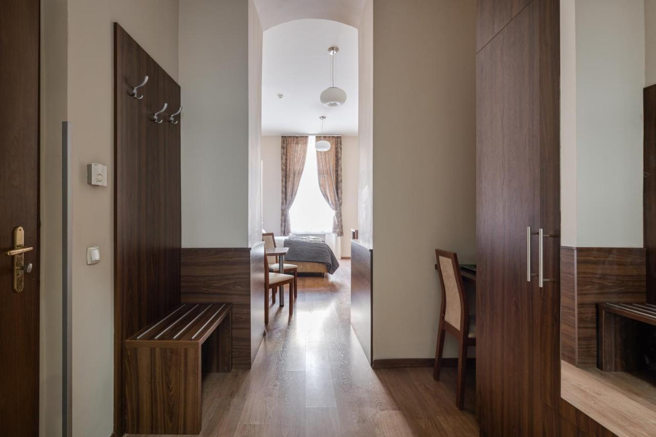 Hotel Elit Boutique Rooms- Location by bqa *