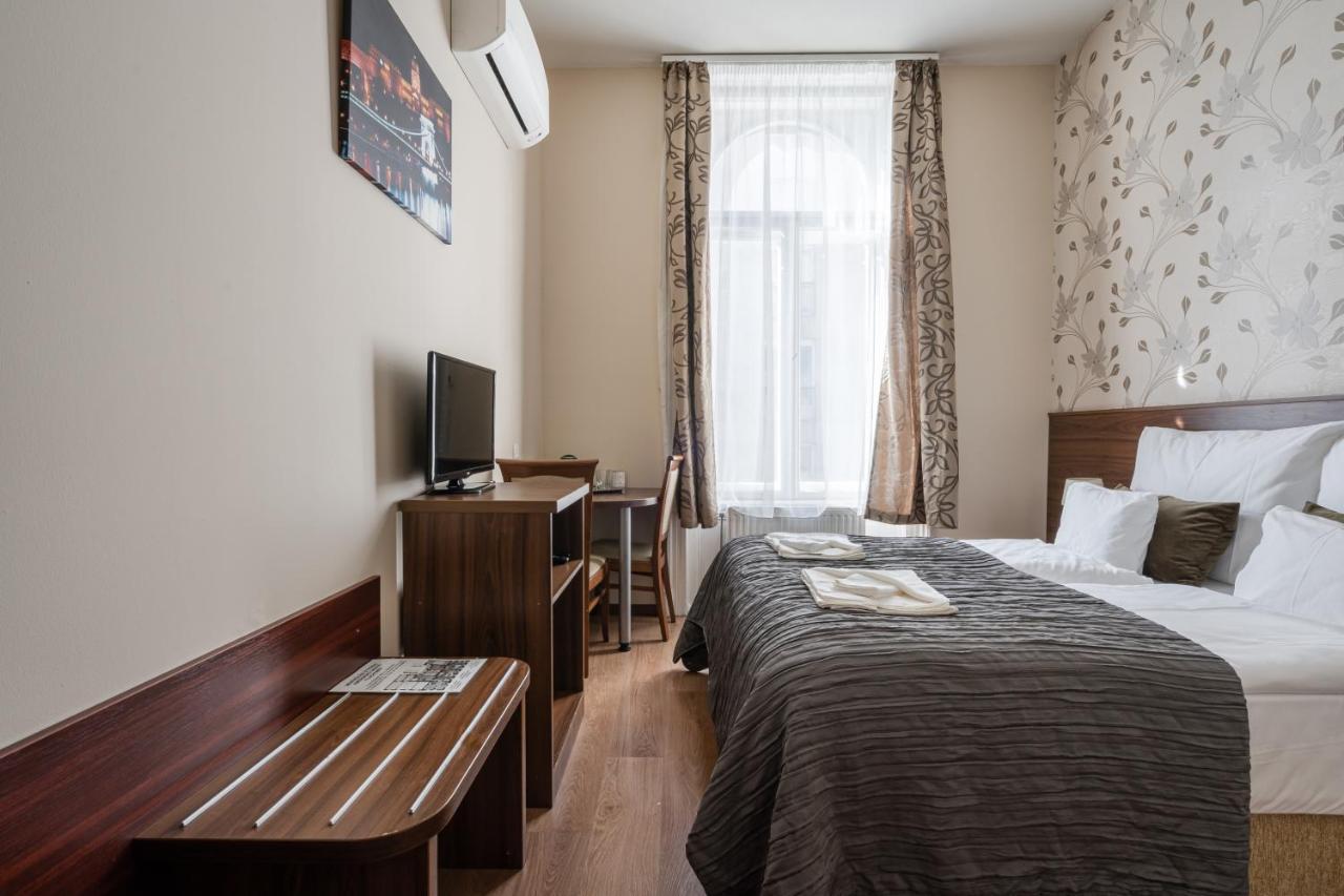 Hotel Elit Boutique Rooms- Location by bqa