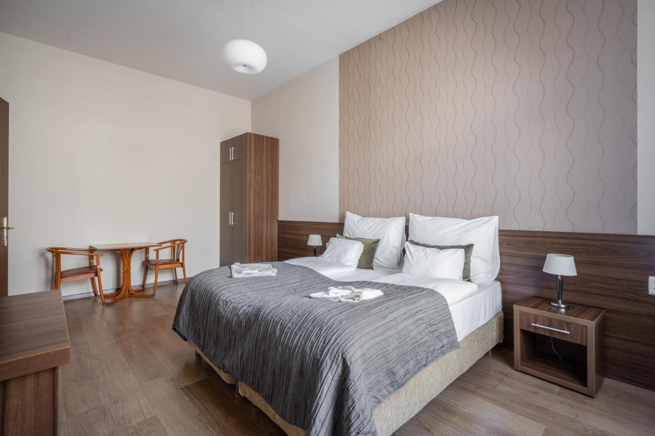 Hotel Elit Boutique Rooms- Location by bqa *