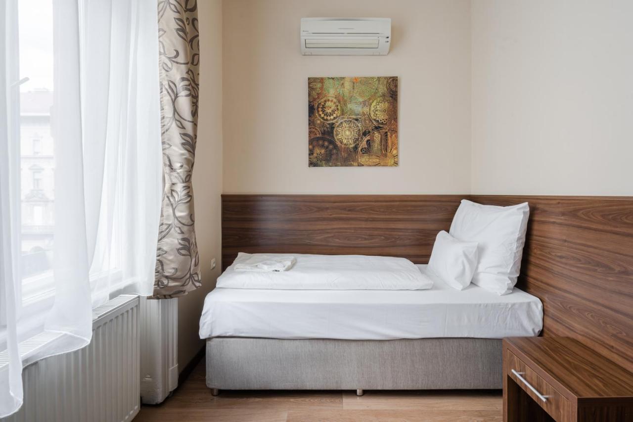 Hotel Elit Boutique Rooms- Location by bqa