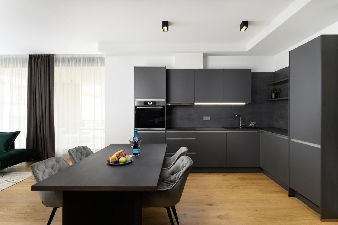 Apartahotel Emerald Downtown Luxury By Continental Group 2*
