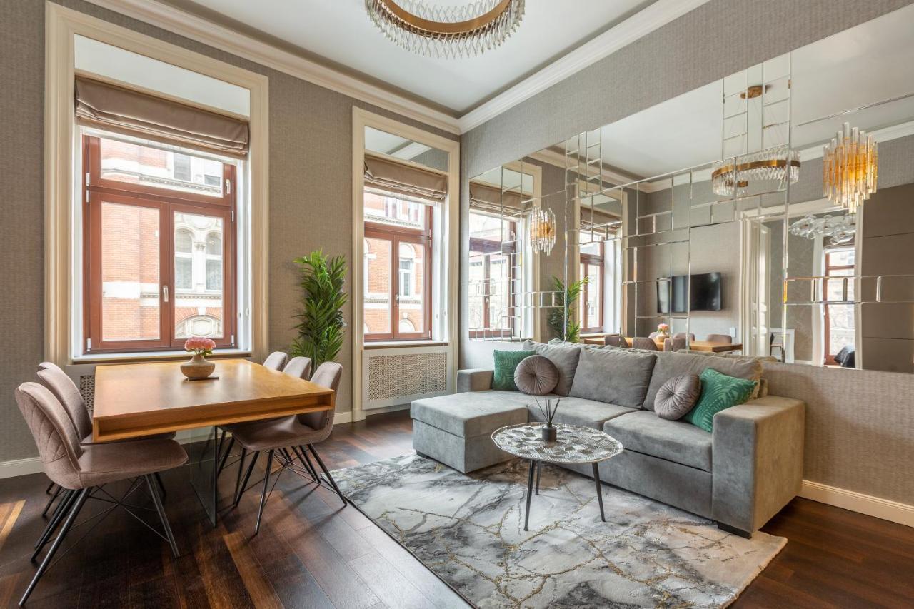 Apartment Luxury With Balcony Next To The New York Cafe Budapest
