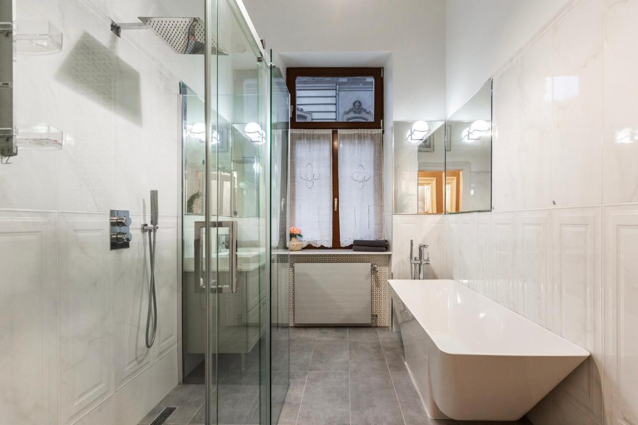 Apartment Luxury With Balcony Next To The New York Cafe Budapest