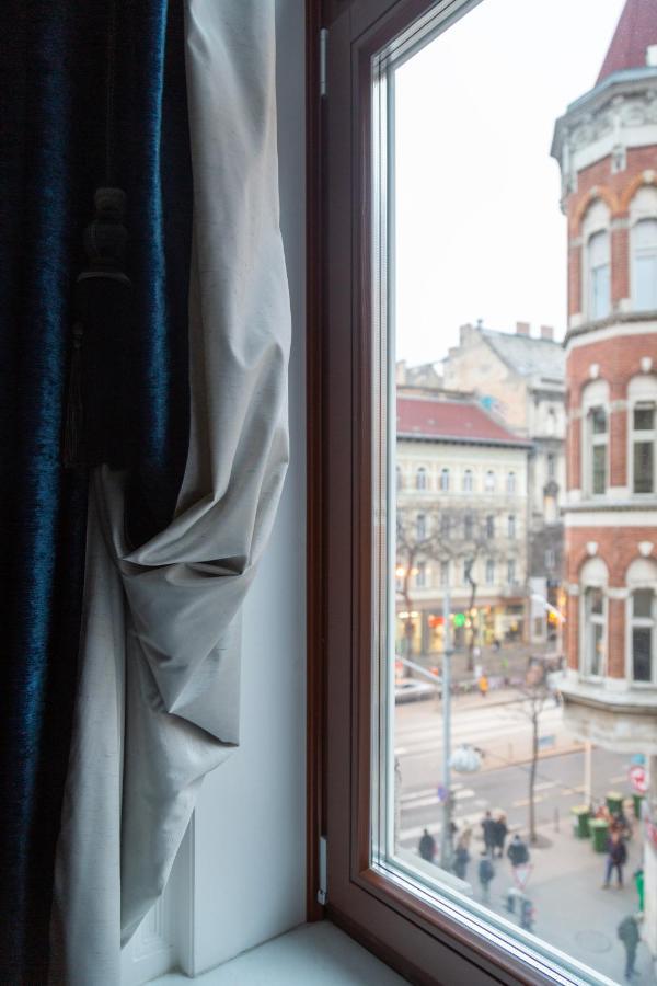 Luxury With Balcony Next To The New York Cafe Budapest