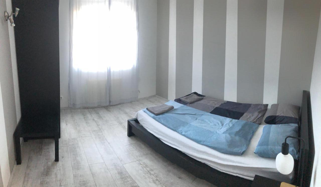 Bright, Spacious 3 Bedroom, Garage Appartement