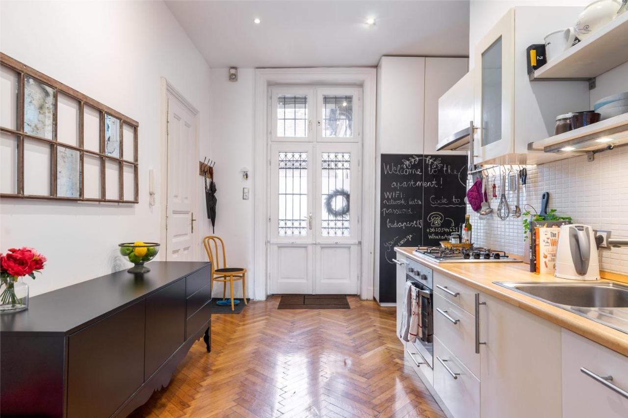 Lejlighed Classic Elegance With Synagogue View By Astoria *