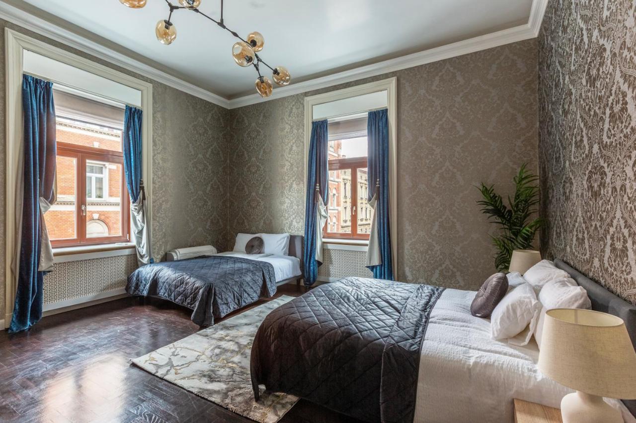 Luxury With Balcony Next To The New York Cafe Apartment *