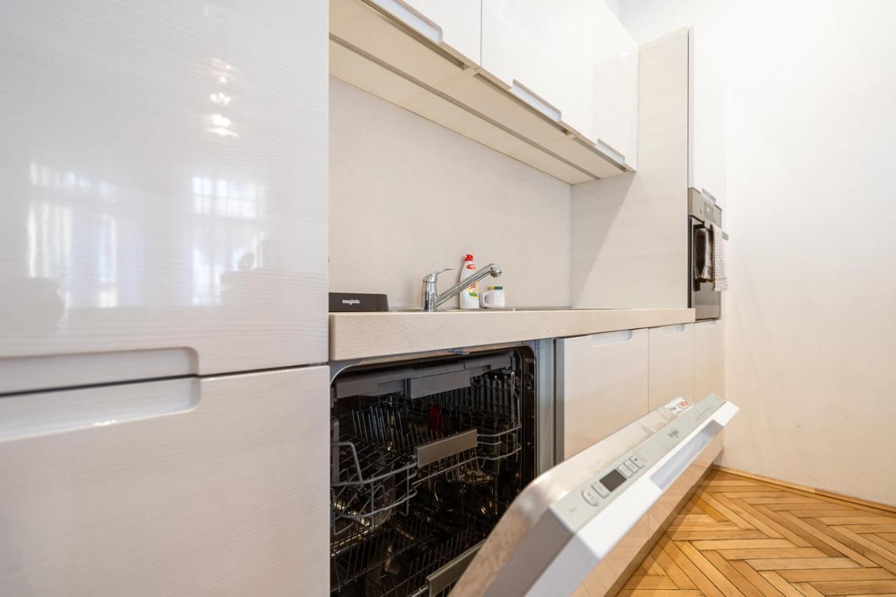 Garys Bright And Spacious Two Bedroom Flat Near Danube Appartement Budapest