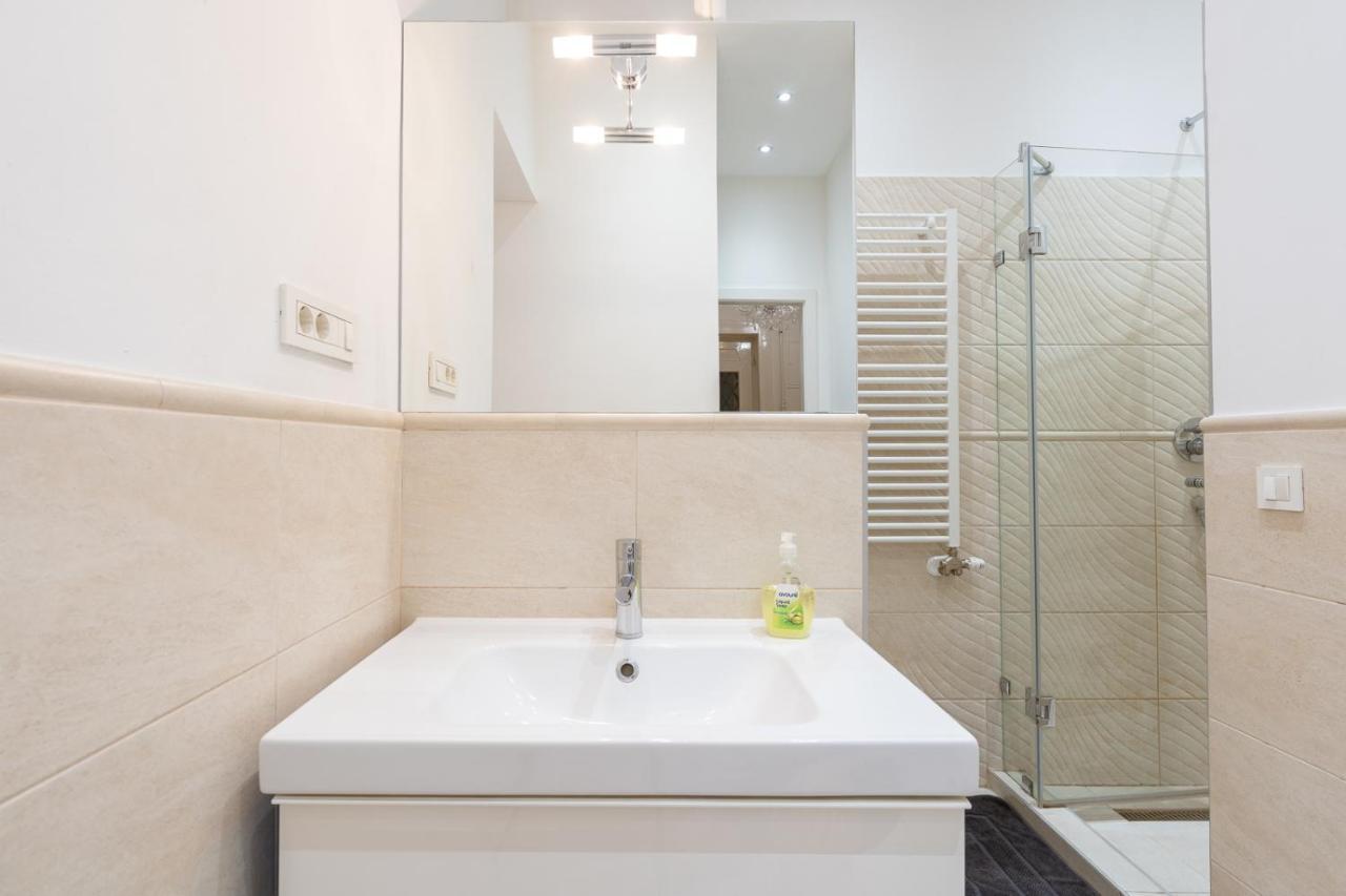Garys Bright And Spacious Two Bedroom Flat Near Danube Appartement Budapest
