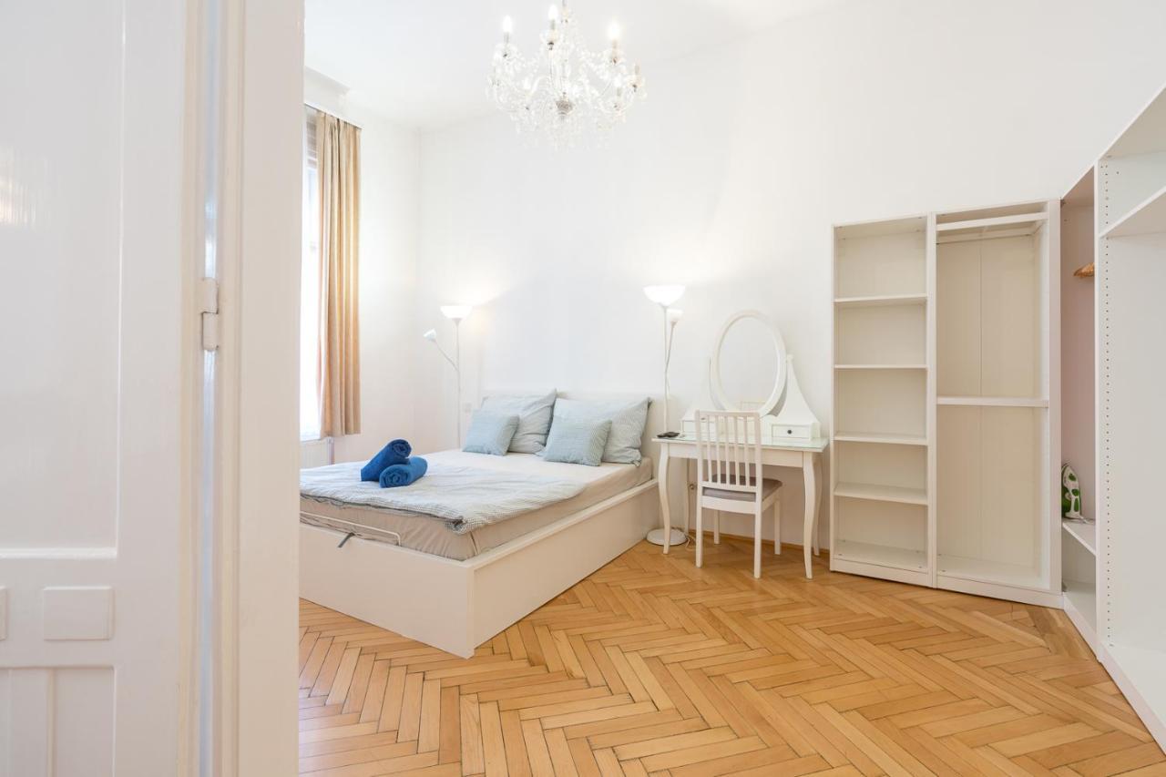Garys Bright And Spacious Two Bedroom Flat Near Danube Appartement *