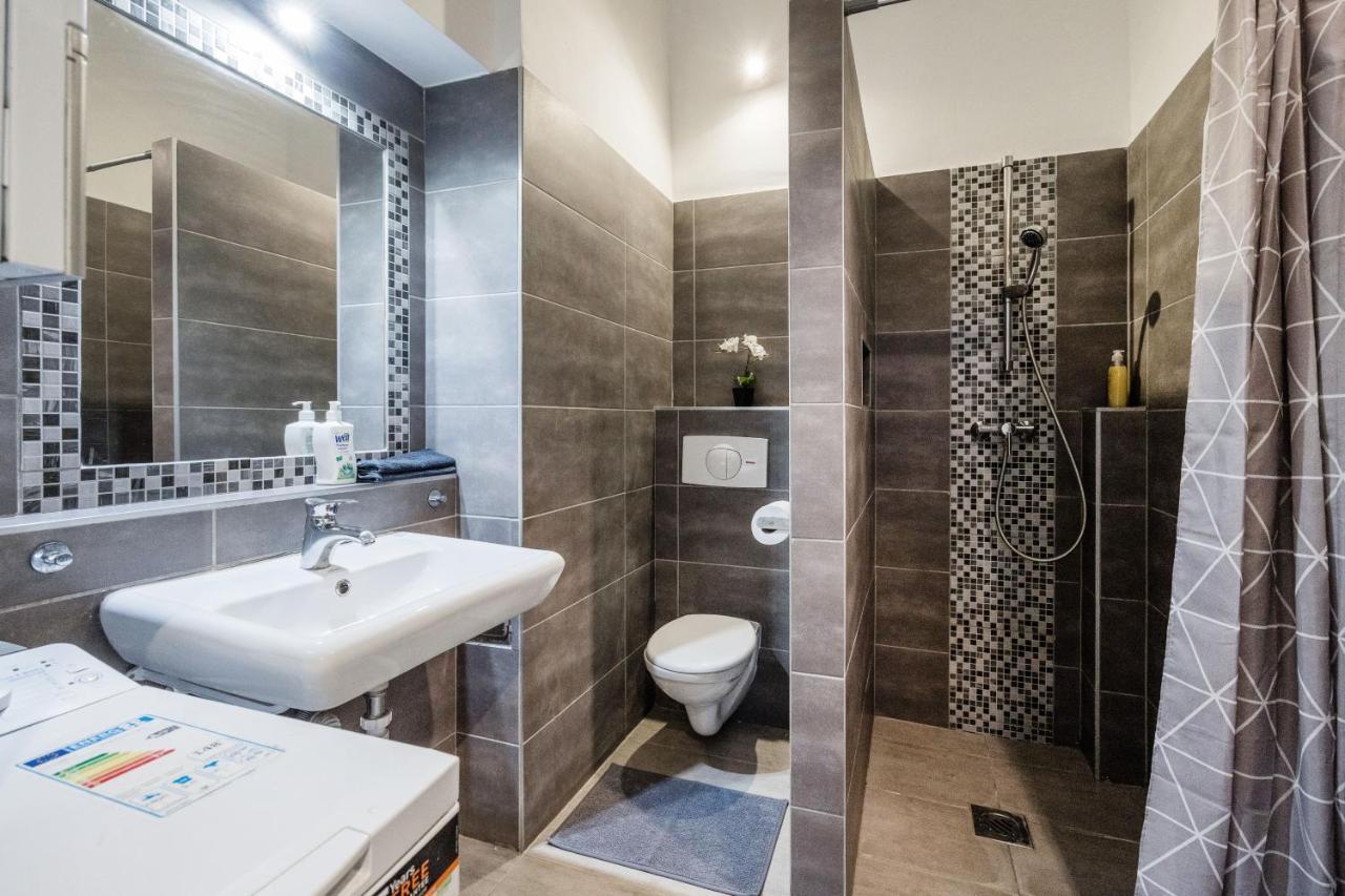 Apartment Akacfa 27-2 Center With Aircon *