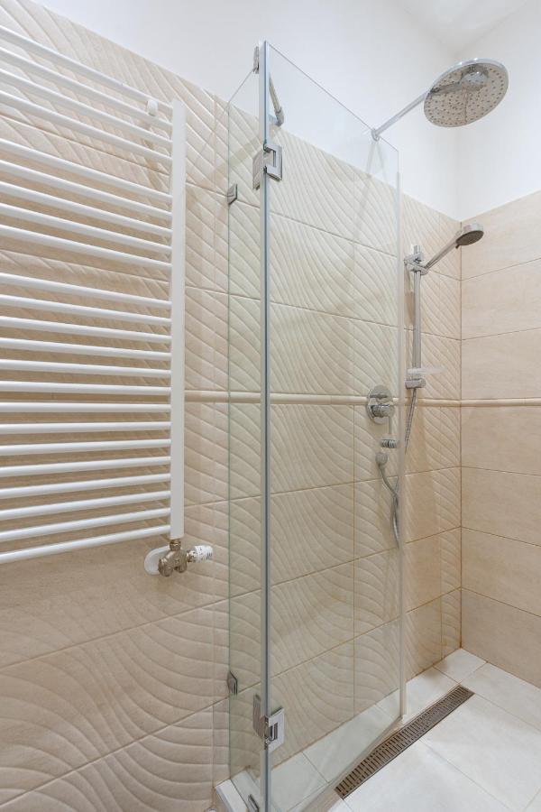 Garys Bright And Spacious Two Bedroom Flat Near Danube *