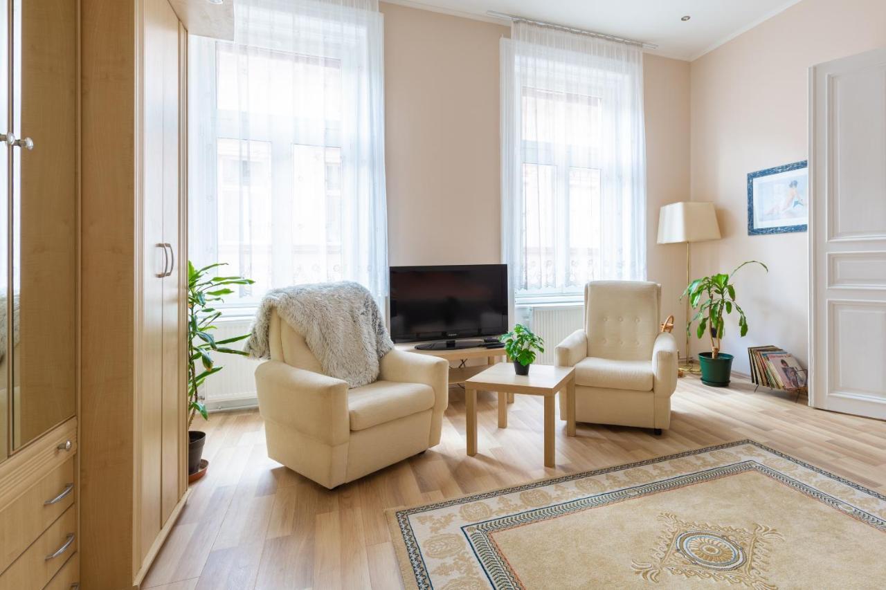 F24 Ferenc Apartment *