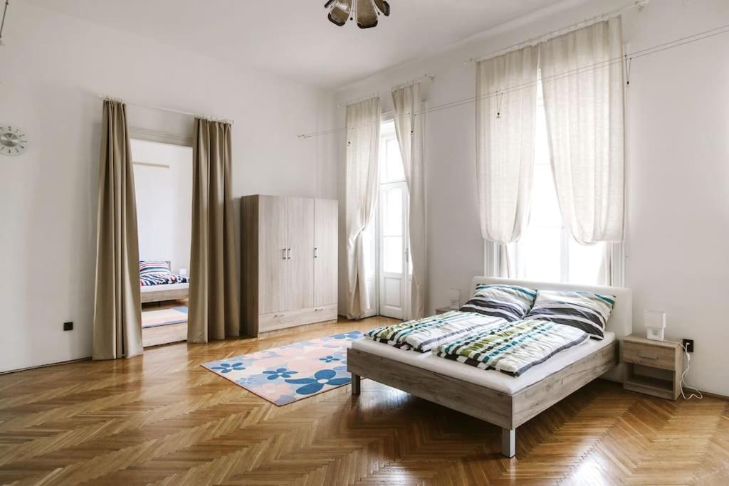 Apartamento Gigantic Modern For Up To 10 Guests Next To Basilica!
