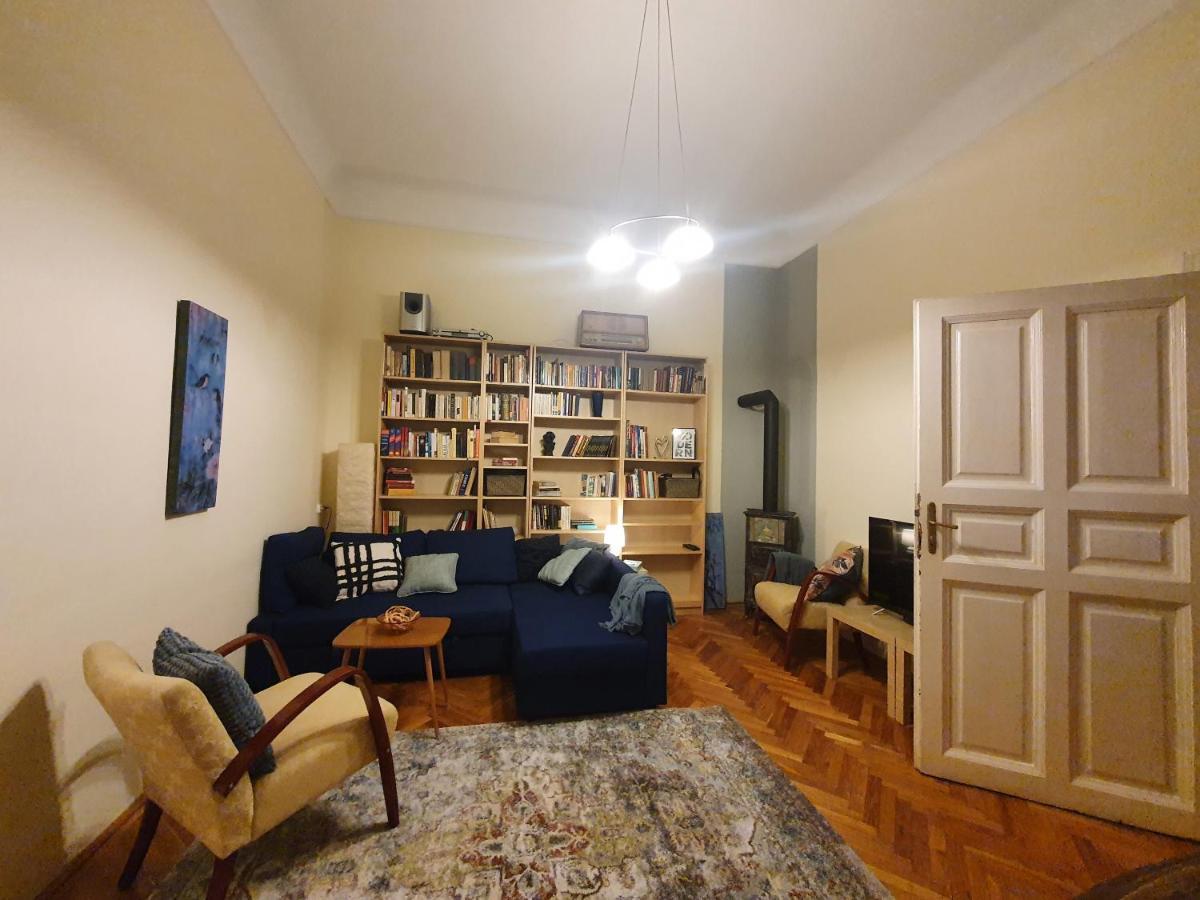 Raday Street - Your Own Ruin Pub In Apartment