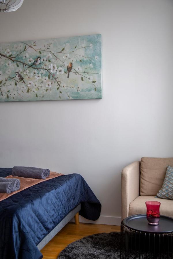 Luxury Quentin 3 Bedrm, 2 Bathrm Apartment *