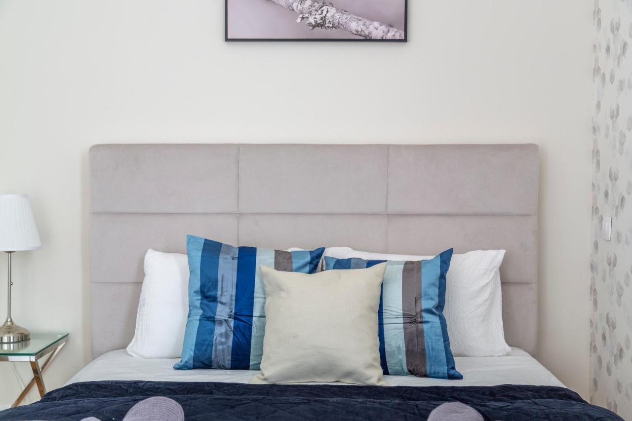 Luxury Quentin 3 Bedrm, 2 Bathrm Apartment