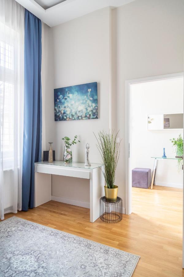 Apartment Luxury Quentin 3 Bedrm, 2 Bathrm Budapest