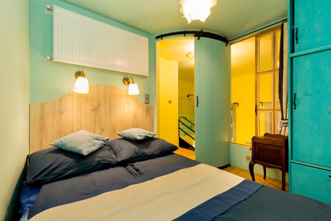 Artistic Apartment *