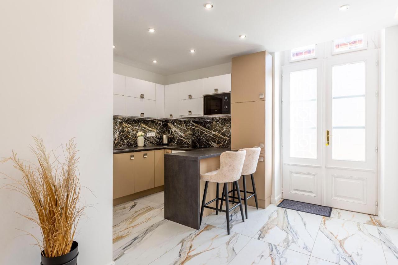 Apartamento Luxurious Bajcsy Next To The Basilica *