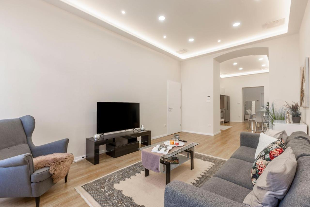 Exclusive Csengery In The Heart Of