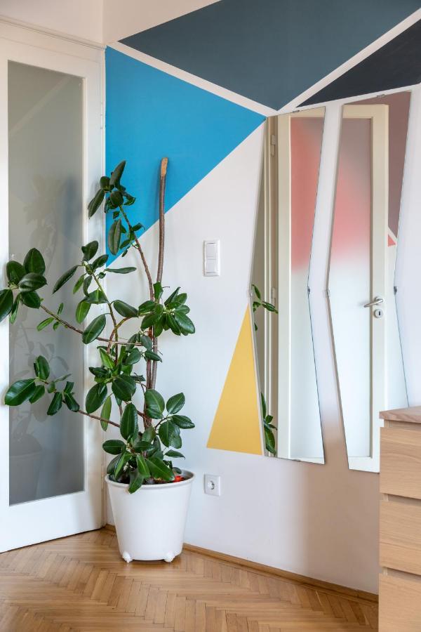 Art Downtown Styled By A Local Designer Apartamento Budapest