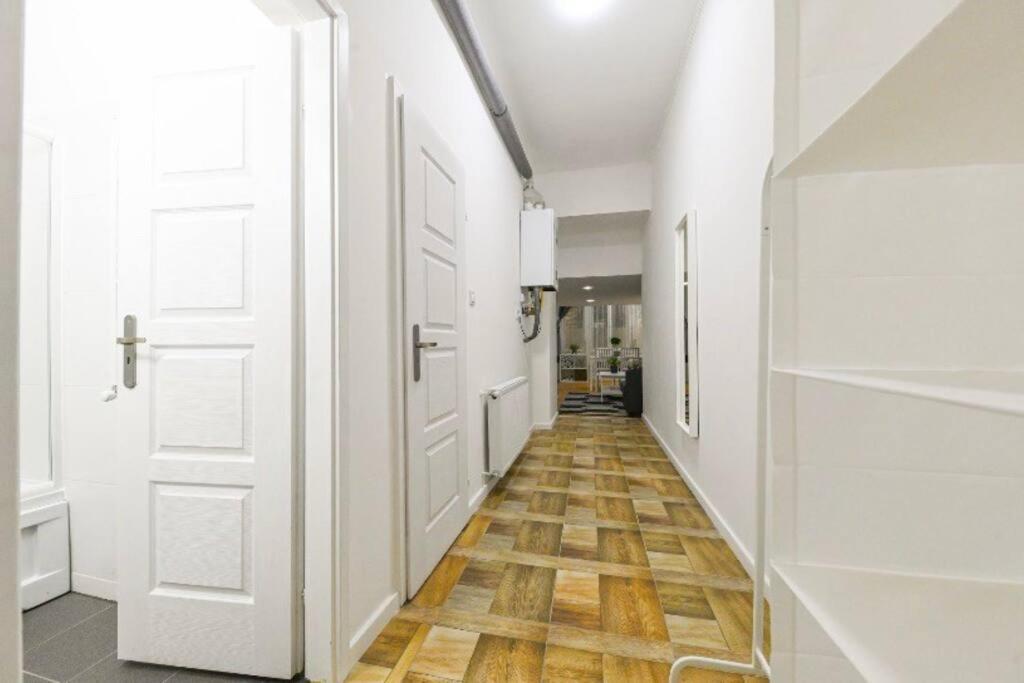 Lovely Flat In Damjanich Street - Leonard Apartamento *
