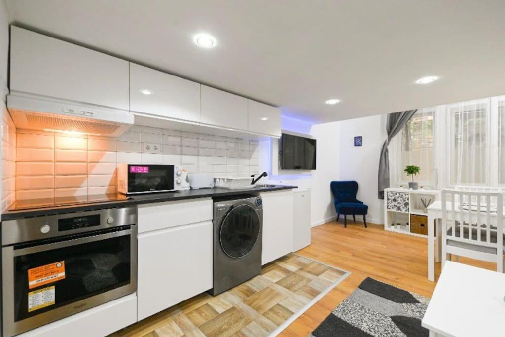 Lovely Flat In Damjanich Street - Leonard Budapest