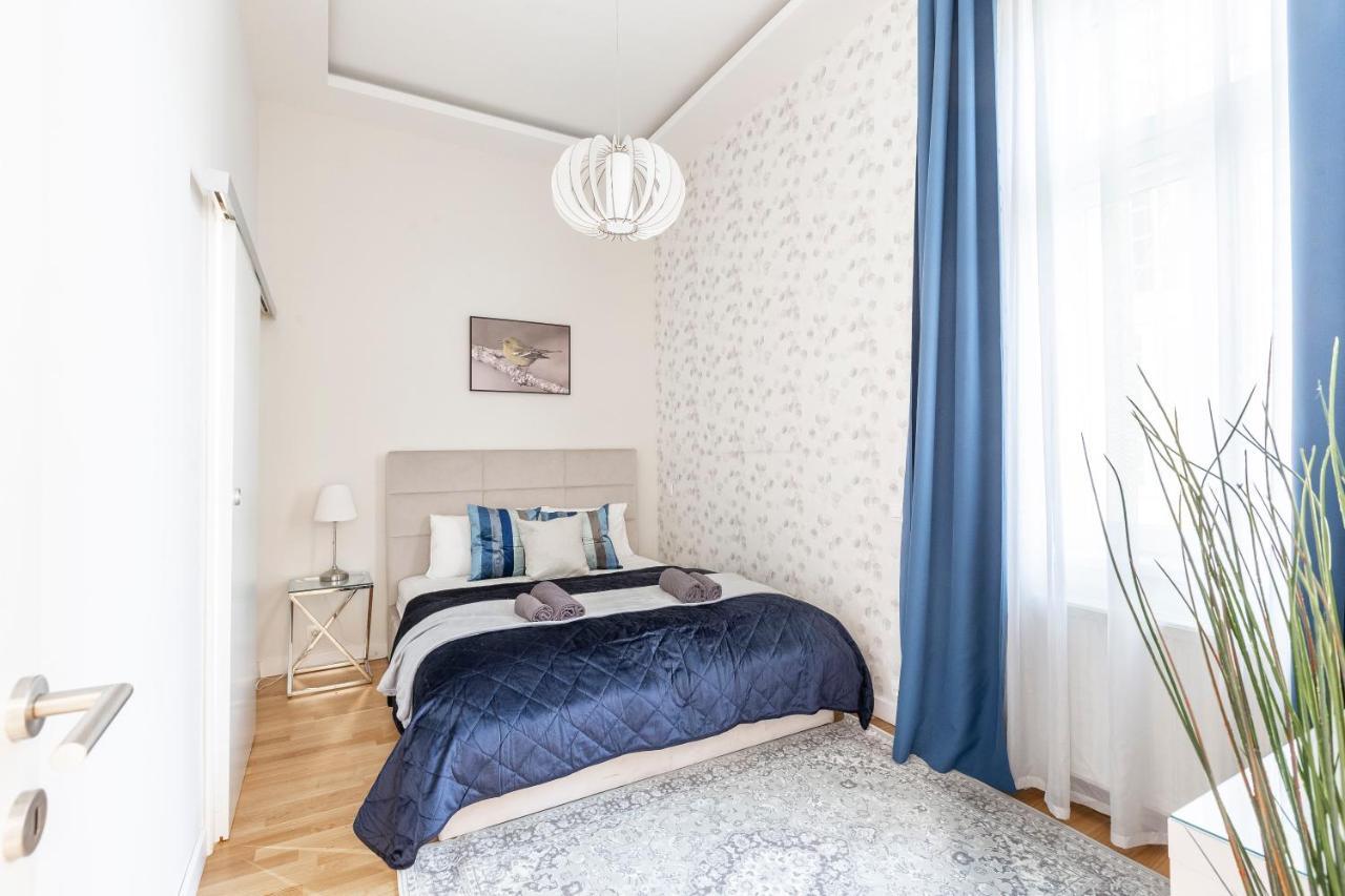 Luxury Quentin 3 Bedrm, 2 Bathrm Apartment