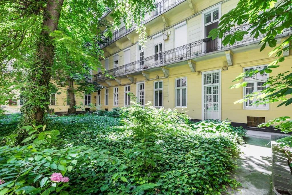 Krudy Gyula Stunning Fancy Downtown Spot With 2 Br Apartment Budapest