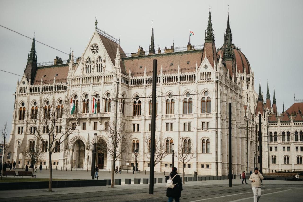 Parliament Exclusive Gallery Apartment *