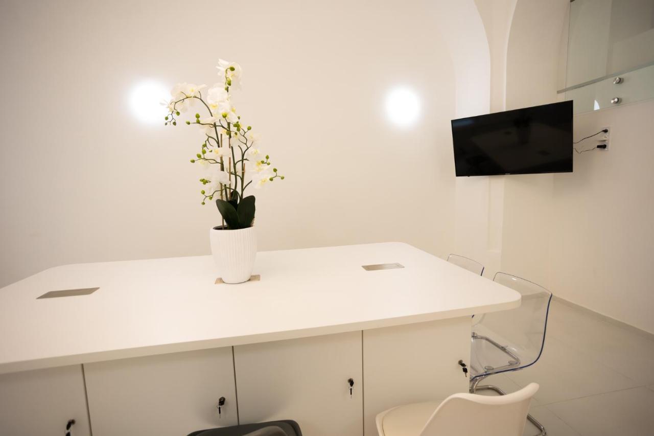Parliament Exclusive Gallery Apartment *