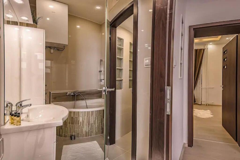 Szechenyi Renovated 2br At Danube River Appartement Boedapest