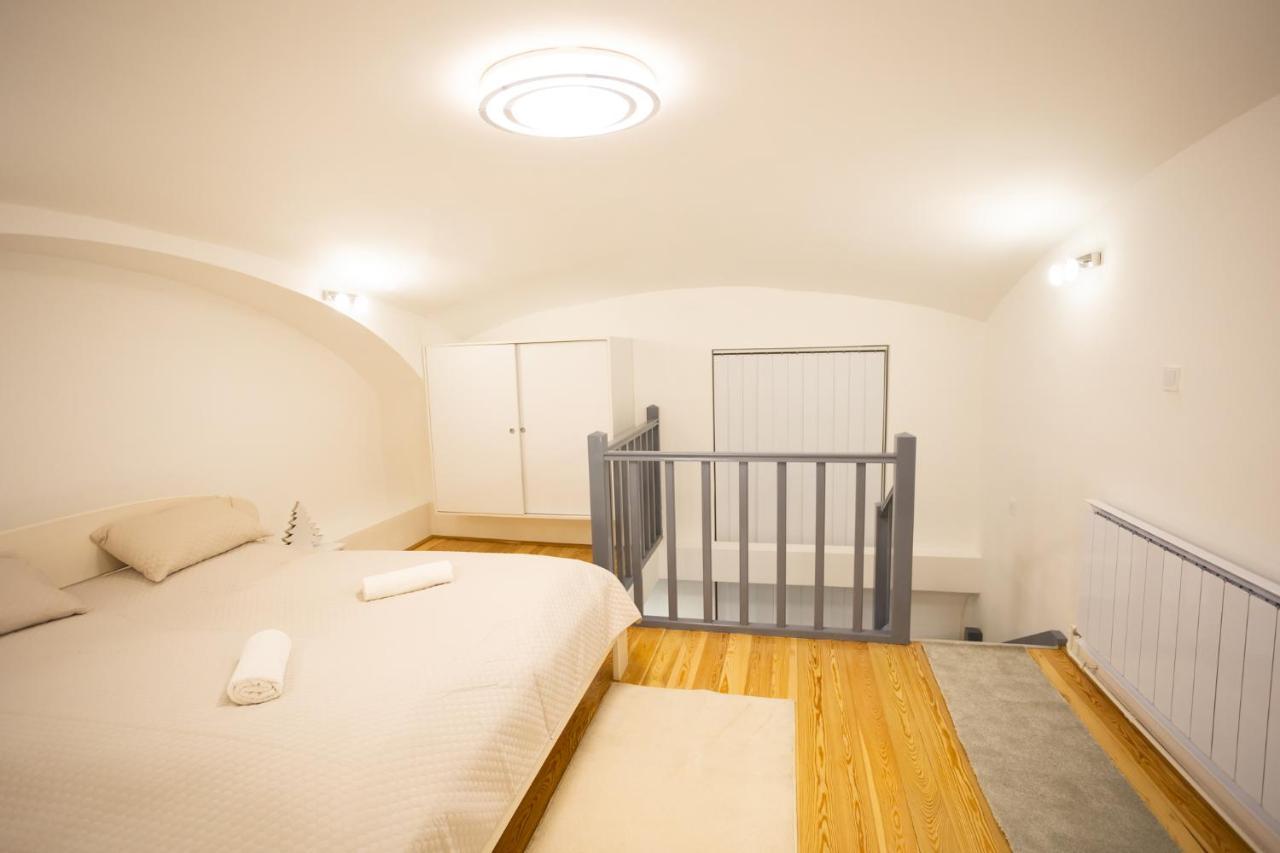 Parliament Exclusive Gallery Apartment