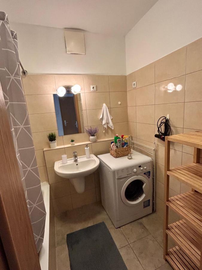 Danube Dwelling Akacfa 26 - Private Indoor Garage